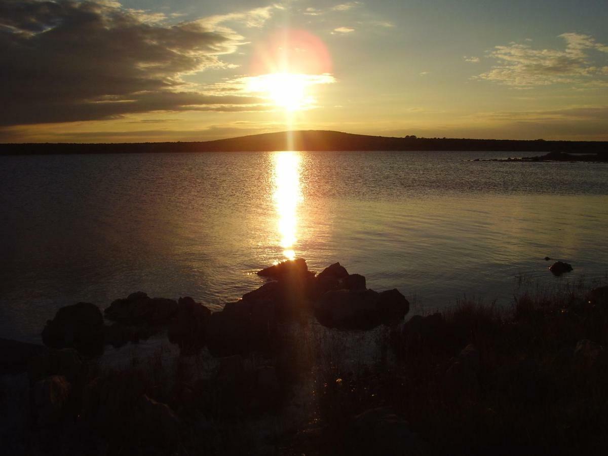 Water View Brand New Apartment, Short Stroll To Beach, Peaceful! Košljun 외부 사진